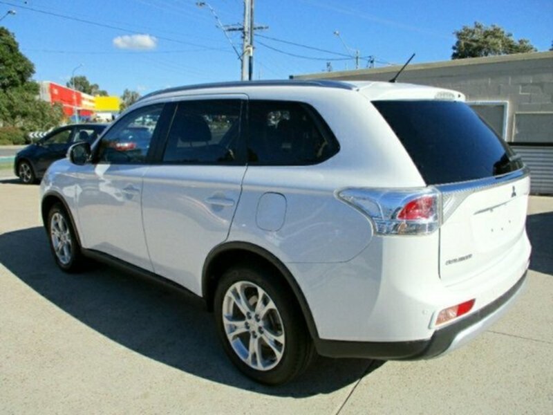 2014 MITSUBISHI OUTLANDER ES (4x2) ZJ MY14.5