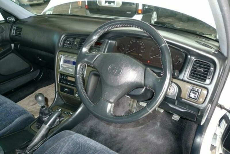 2001 TOYOTA CHASER TOURER V