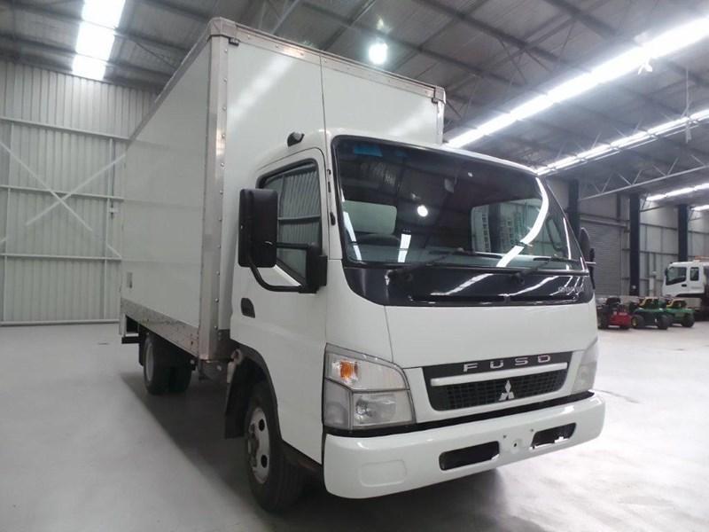 2010 FUSO CANTER