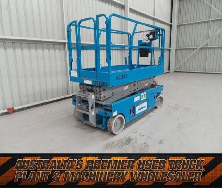 2005 GENIE GS 2046 SCISSOR LIFT