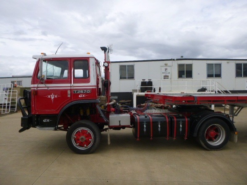 1988 INTERNATIONAL Acco T2670 T Line 2670 Acco T2670 Truck