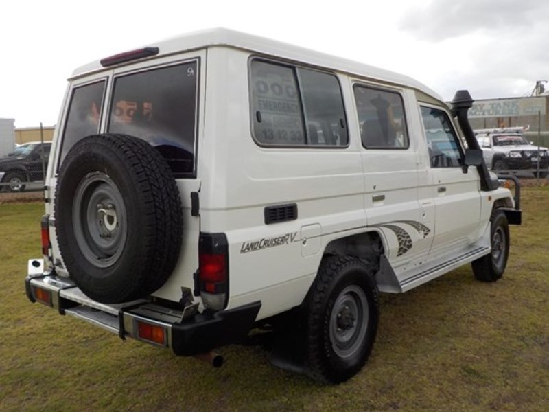 2006 TOYOTA LANDCRUISER RV TROOPCARRIER HDJ78R