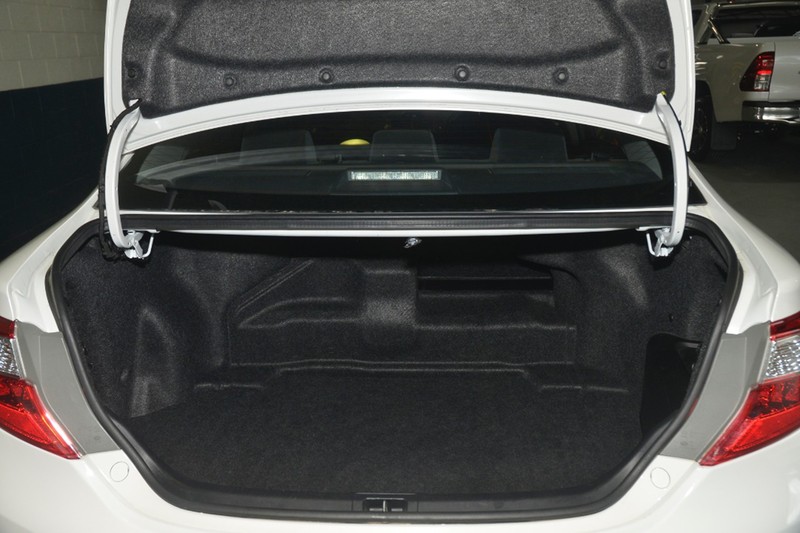 2013 TOYOTA CAMRY HYBRID H AVV50R