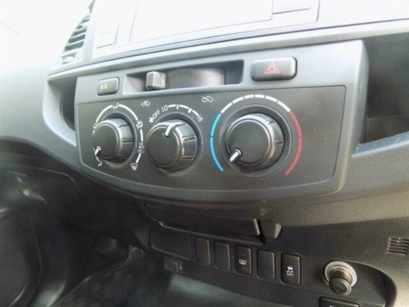2015 TOYOTA HILUX SR5 (4x4) KUN26R MY14