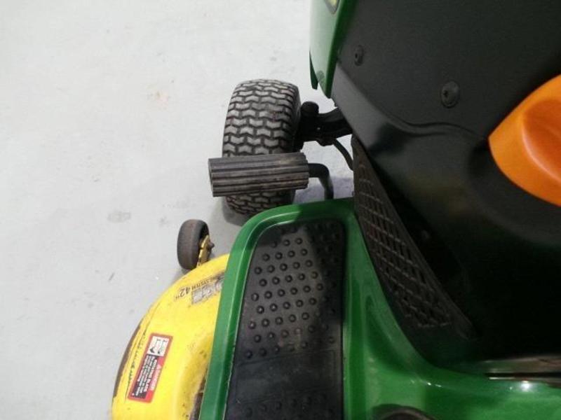 JOHN DEERE L111 RIDE ON MOWER