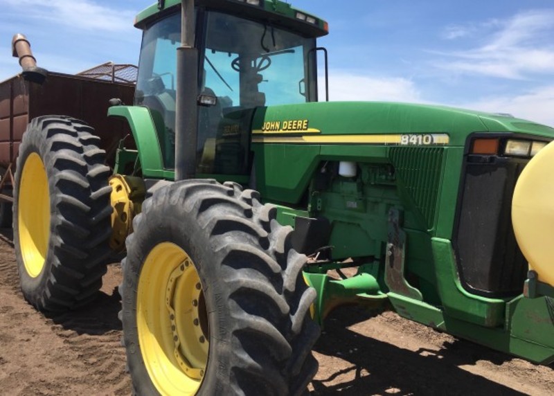 JOHN DEERE 8410 Tractor