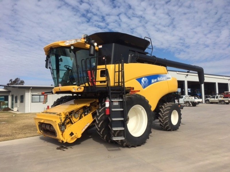 2011 NEW HOLLAND CR9080 HARVESTER