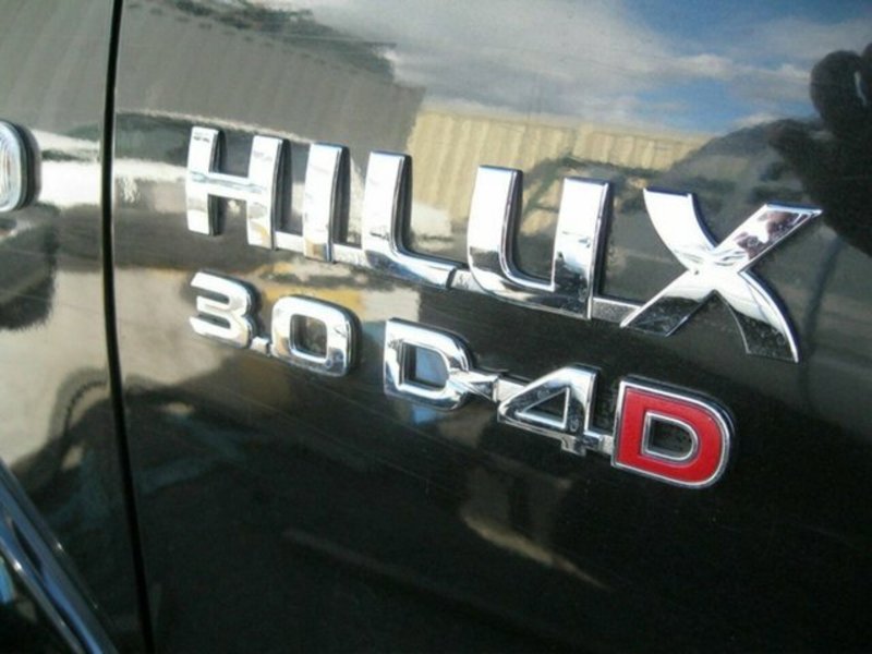 2006 TOYOTA HILUX SR5 (4x4) KUN26R 06 UPGRADE