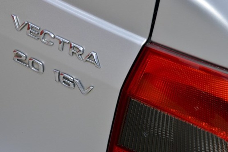 2000 HOLDEN VECTRA GL JS II
