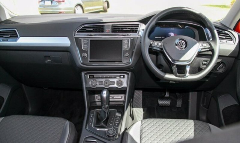 2017 VOLKSWAGEN TIGUAN 110 TDI COMFORTLINE 5NA