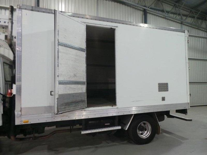 2004 MITSUBISHI FIGHTER FRIDGE TRUCK