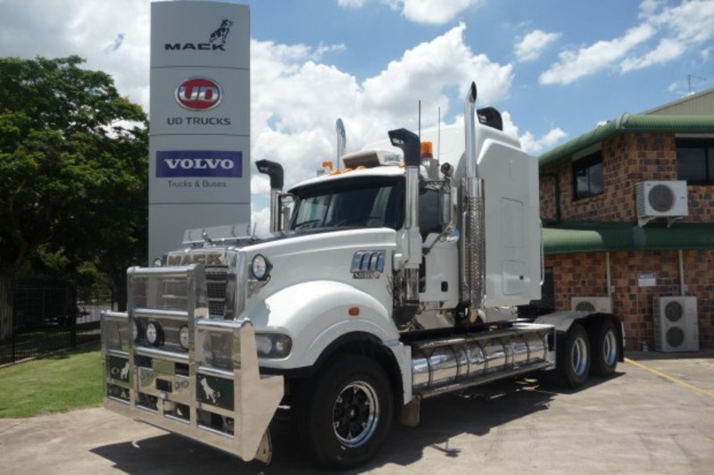 2010 MACK TITAN TITAN Truck