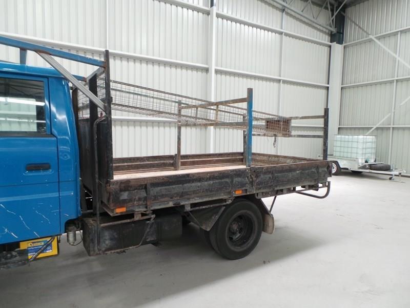 2001 TOYOTA DYNA TRAY TRUCK
