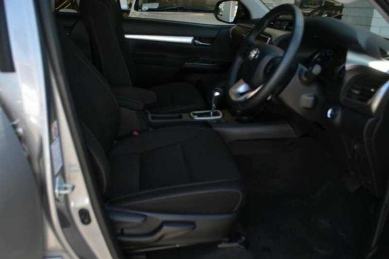 2016 TOYOTA HILUX SR5 (4x4) GUN126R