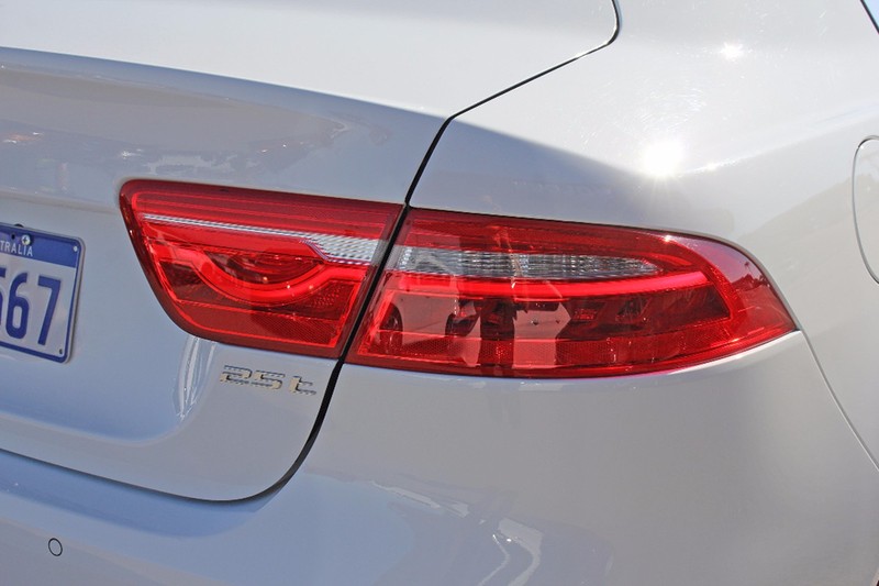 2015 JAGUAR XE 25T PRESTIGE X760