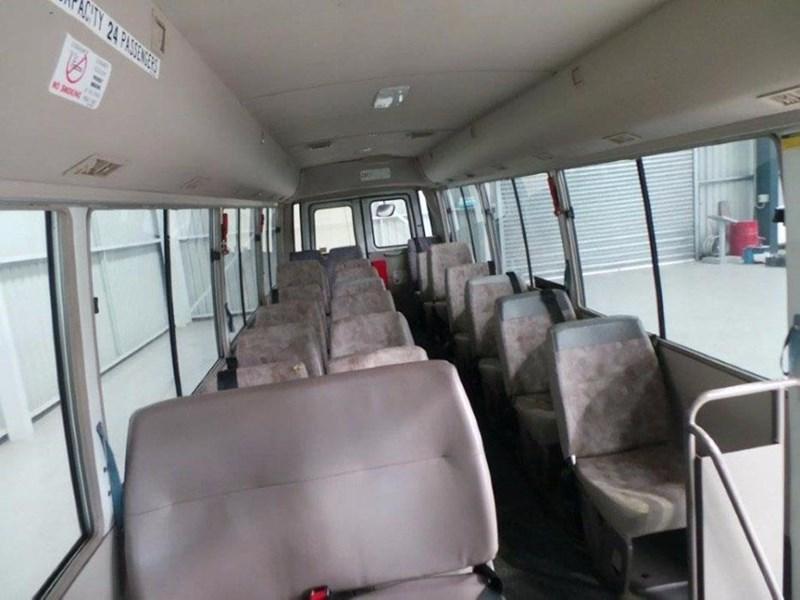 2002 MITSUBISHI ROSA BUS
