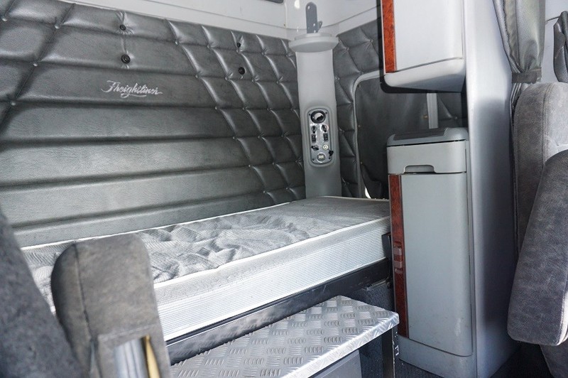 2007 FREIGHTLINER Argosy 110" Hi Cab Argosy Truck