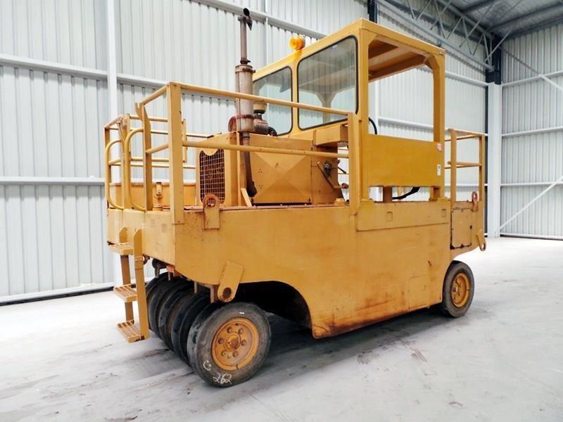 1979 MOORE SP1511 ROLLER