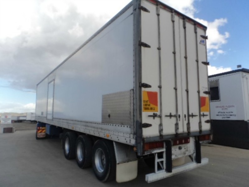1996 Lucar Refrigerated Van Semi Trailer