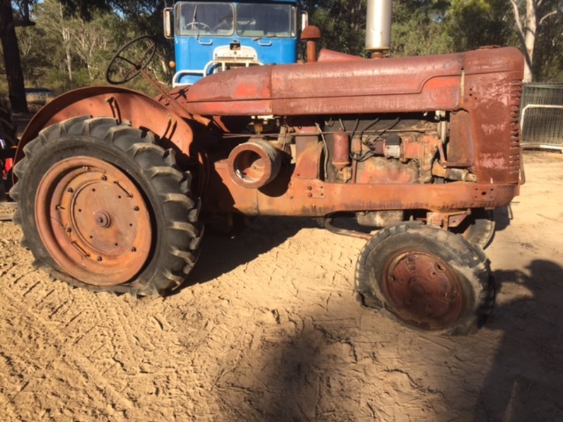 1940s INTERNATIONAL A6 TRACTOR 6413