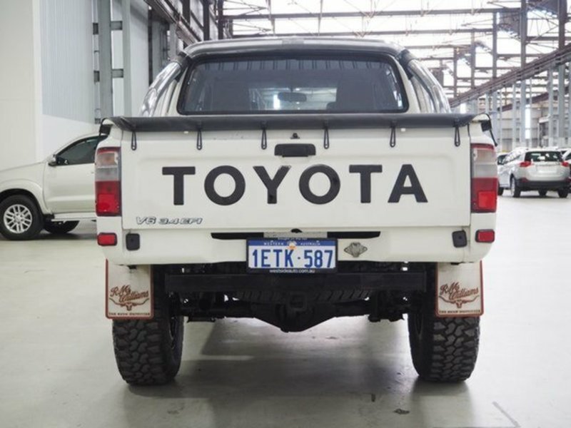 2003 TOYOTA HILUX (4x4) VZN167R