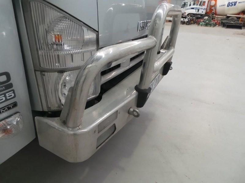 2010 ISUZU NPR200