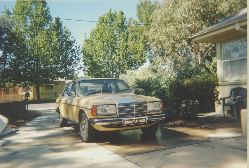 1977 MERCEDES-BENZ 230 