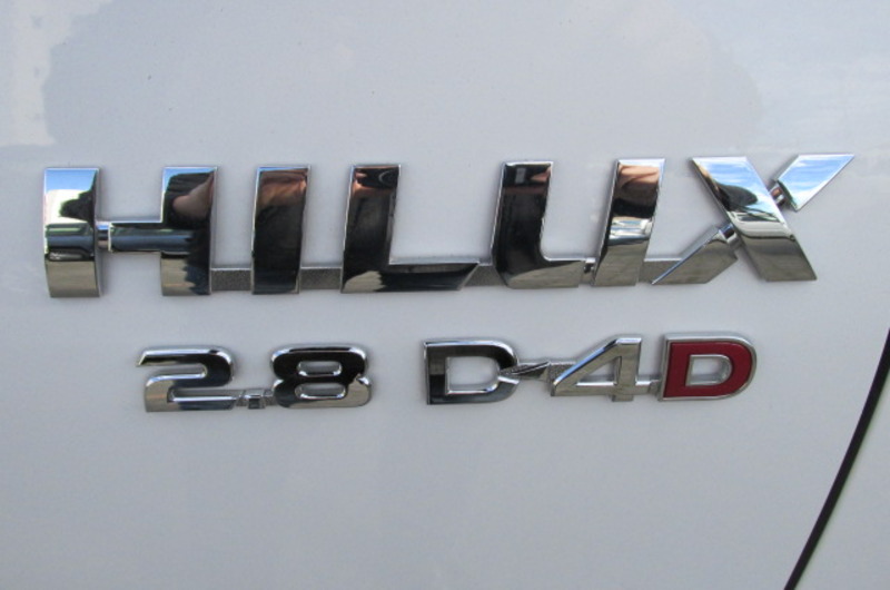 2016 TOYOTA HILUX SR5 (4x4) GUN126R