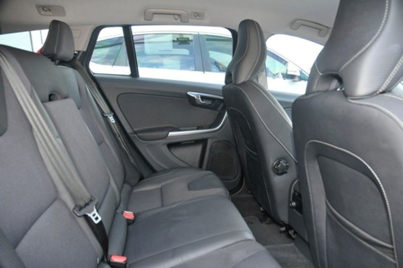 2011 VOLVO V60 T5 R-DESIGN (No Series)