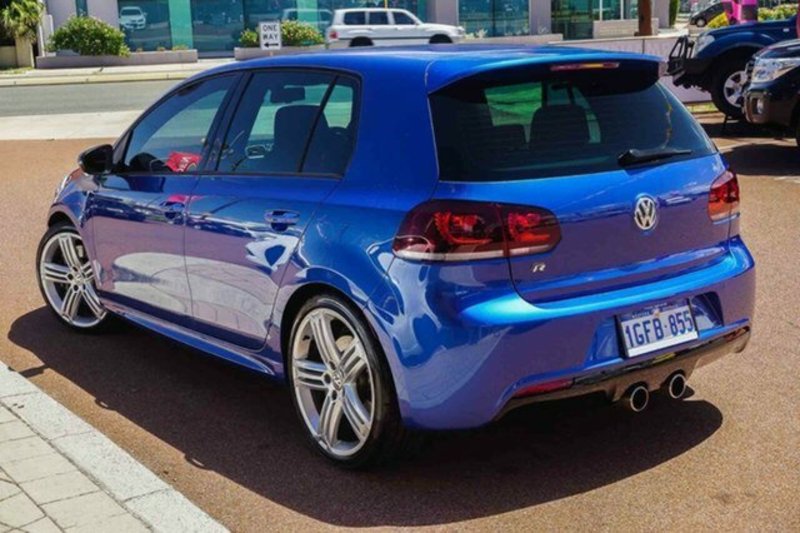 2011 VOLKSWAGEN GOLF R 1K MY11
