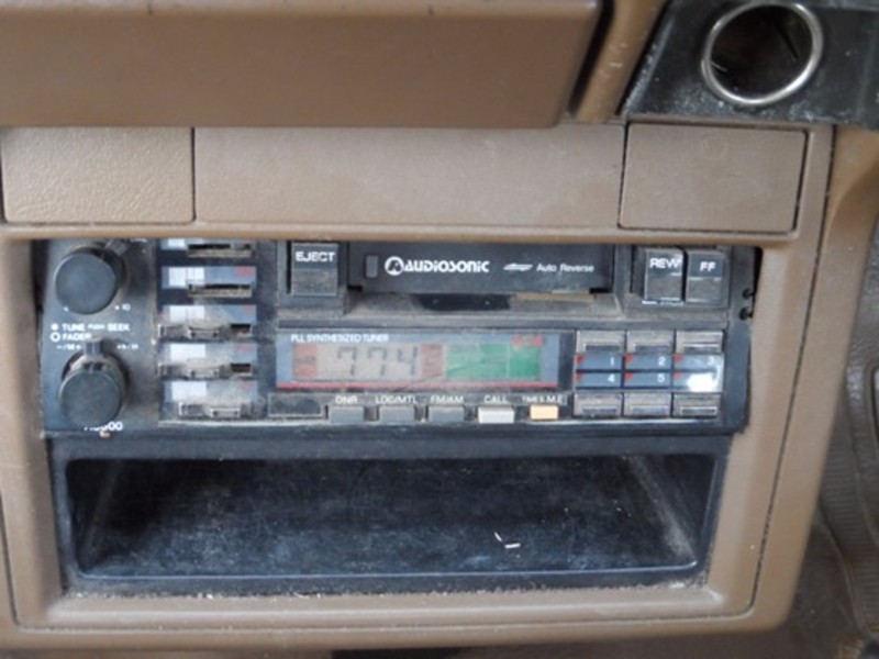 1987 TOYOTA HILUX (No Series)