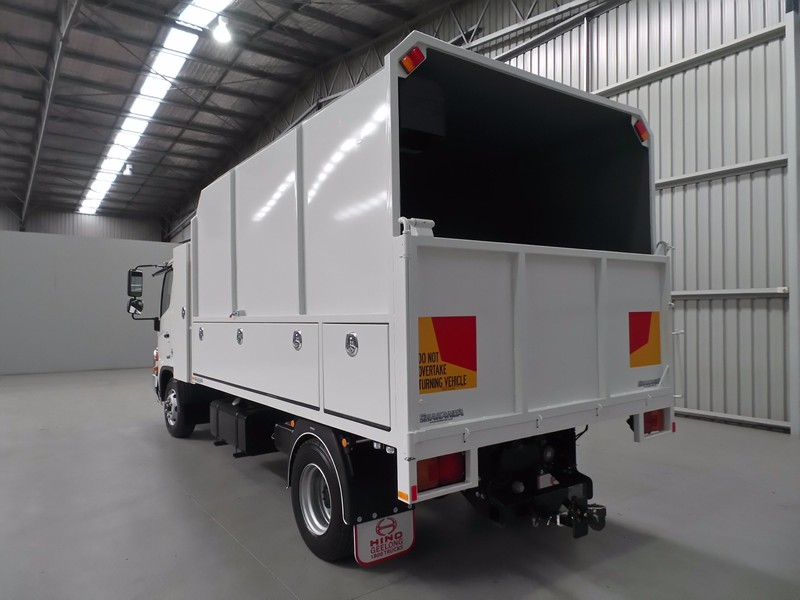 2016 HINO FD 1124-500 Series FD 1124-500 Series Truck