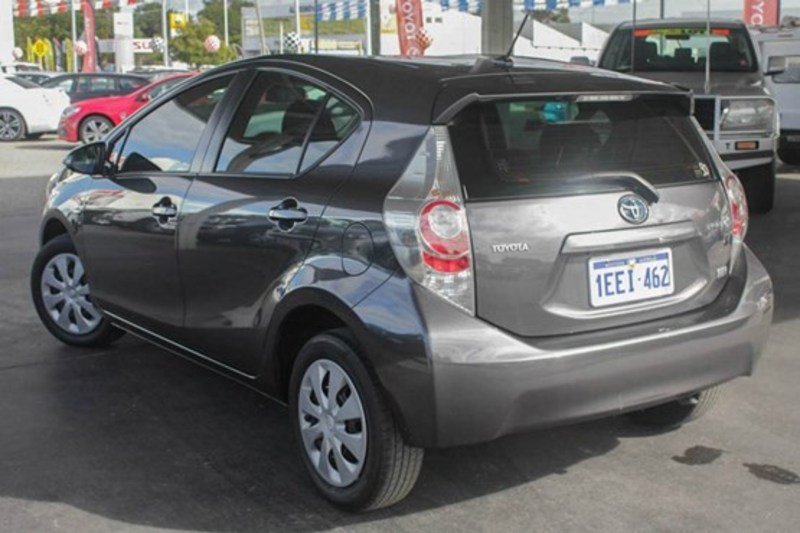 2013 TOYOTA PRIUS C E-CVT NHP10R