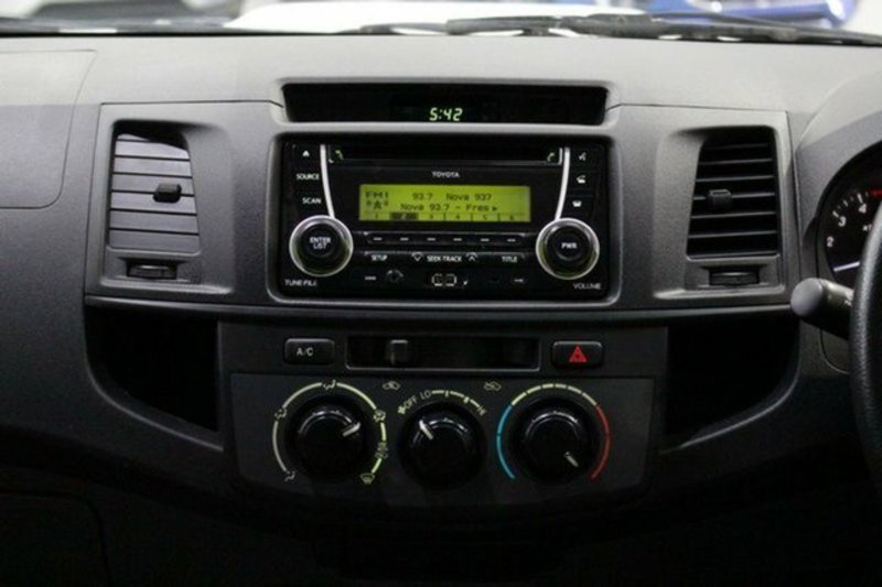2013 TOYOTA HILUX SR (4x4) KUN26R MY12