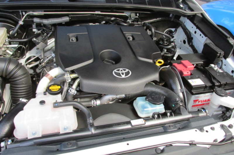 2016 TOYOTA HILUX SR5 (4x4) GUN126R