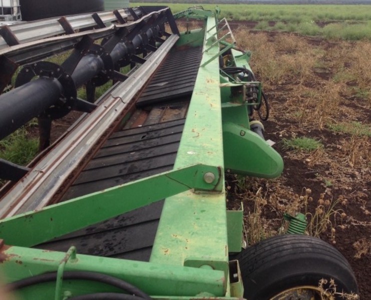 JOHN DEERE 936D Harvester Header