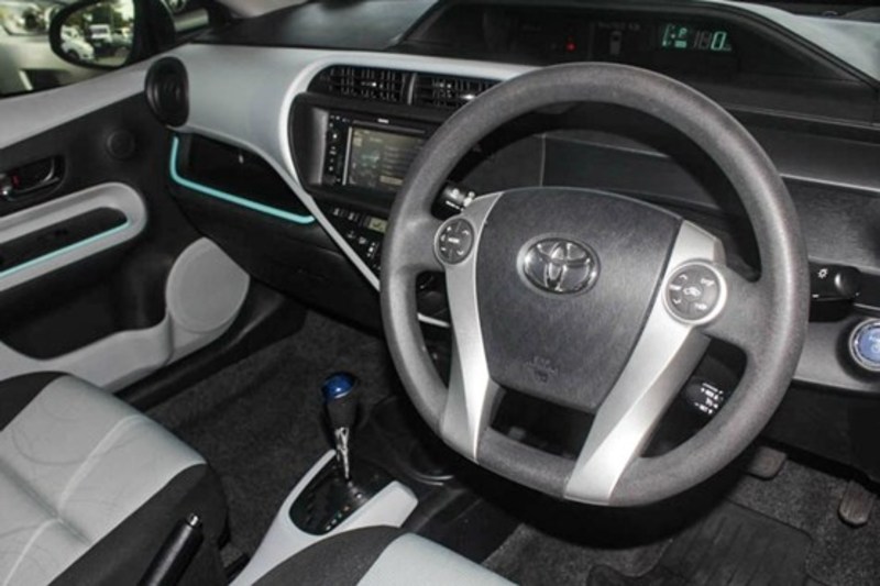2013 TOYOTA PRIUS C E-CVT NHP10R