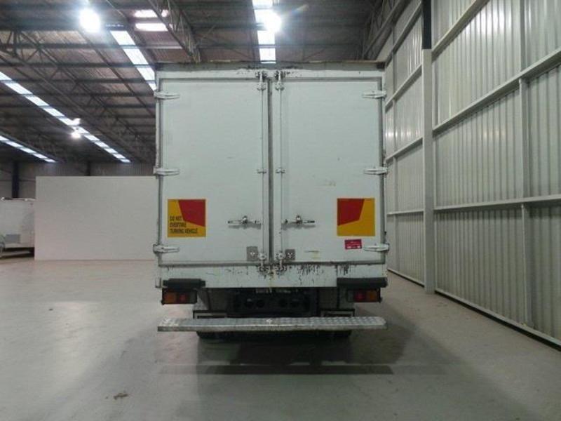 2004 MITSUBISHI FIGHTER FRIDGE TRUCK