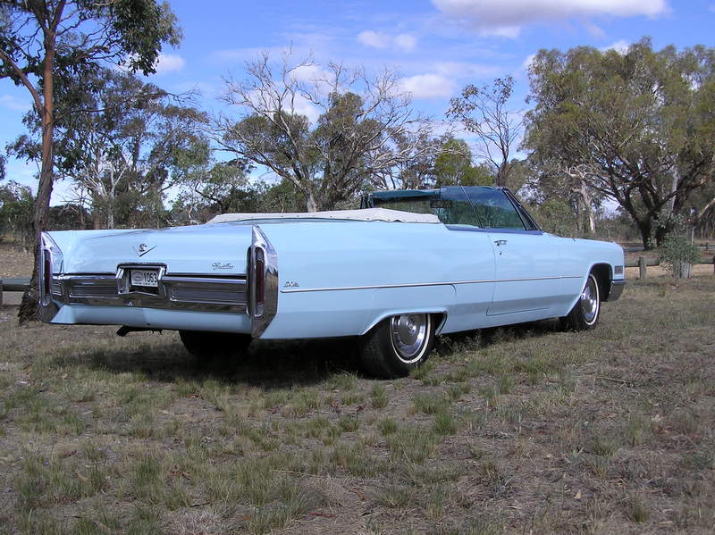 1966 CADILLAC COUPE DE VILLE 683