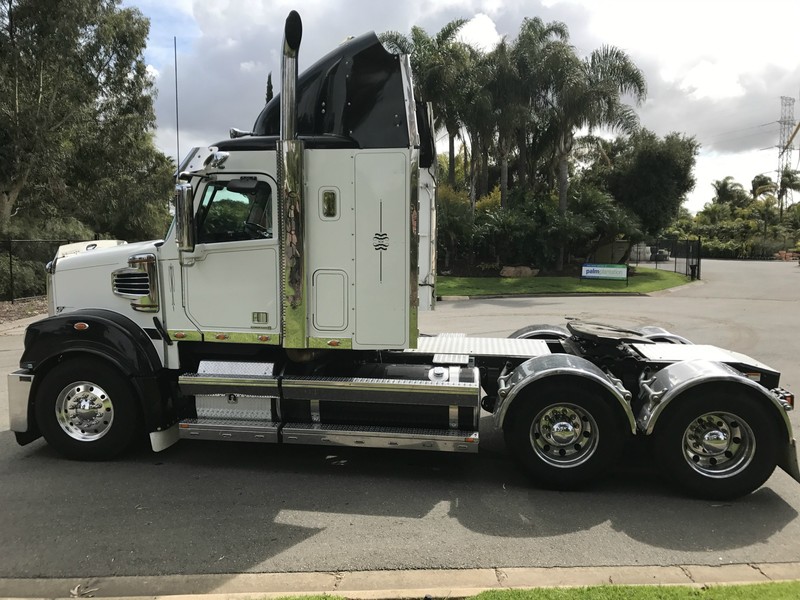 2014 FREIGHTLINER Coronado 114 CORONADO Coronado Truck