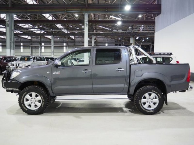 2011 TOYOTA HILUX SR5 (4x4) KUN26R MY11 UPGRADE