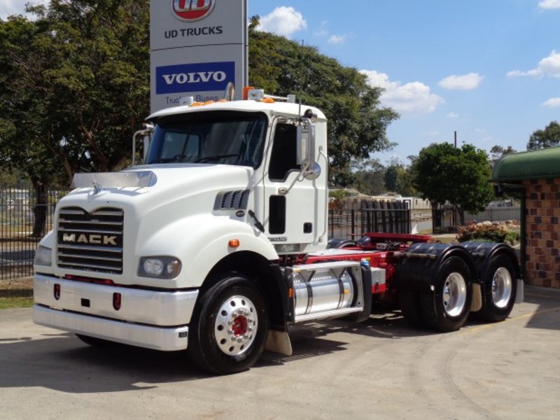2011 MACK METRO-LINER