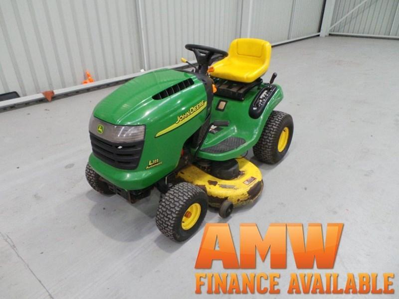 JOHN DEERE L111 RIDE ON MOWER