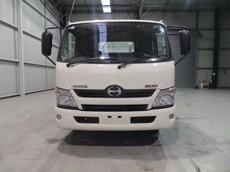 2016 HINO 616 - 300 Series 616 - 300 Series Truck