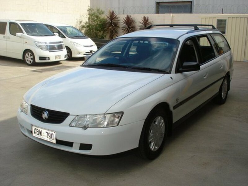 2004 HOLDEN COMMODORE EXECUTIVE VYII