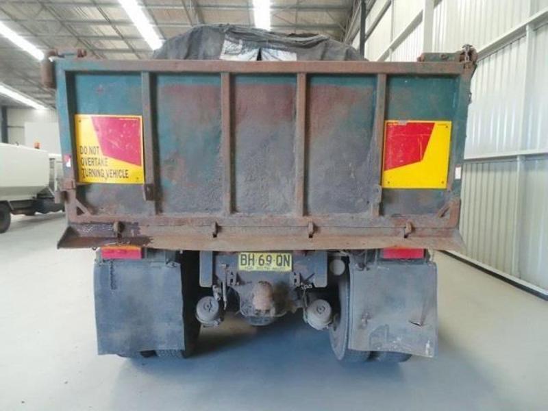 1990 FORD L8000