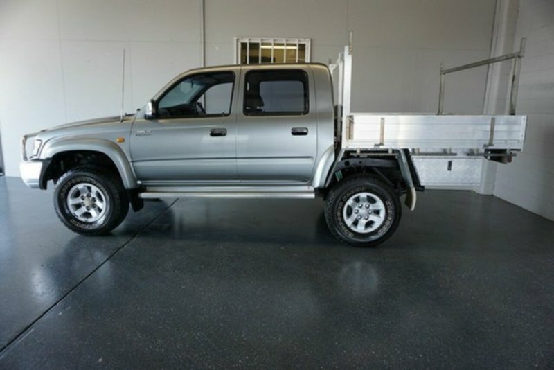 2004 TOYOTA HILUX SR5 (4x4) VZN167R