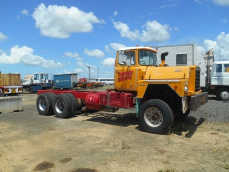 1900 MACK R600 SERIES 6X6 R600 SERIES Truck