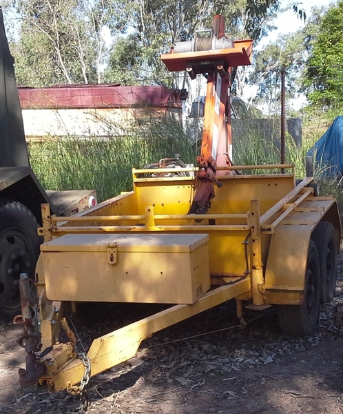 2006 Trailer and crane