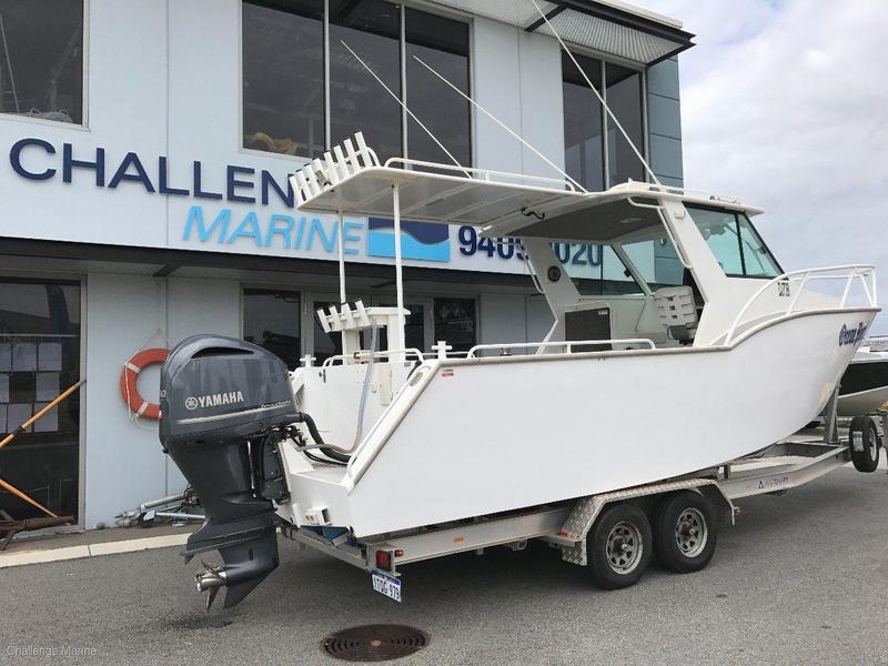 Bruce Boats Oceanrider 8M XL Fishing Deck